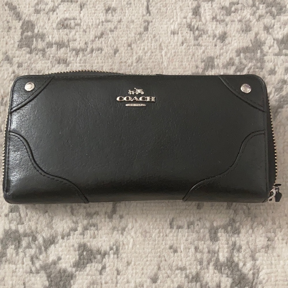 Black Leather Coach Wallet w Zip